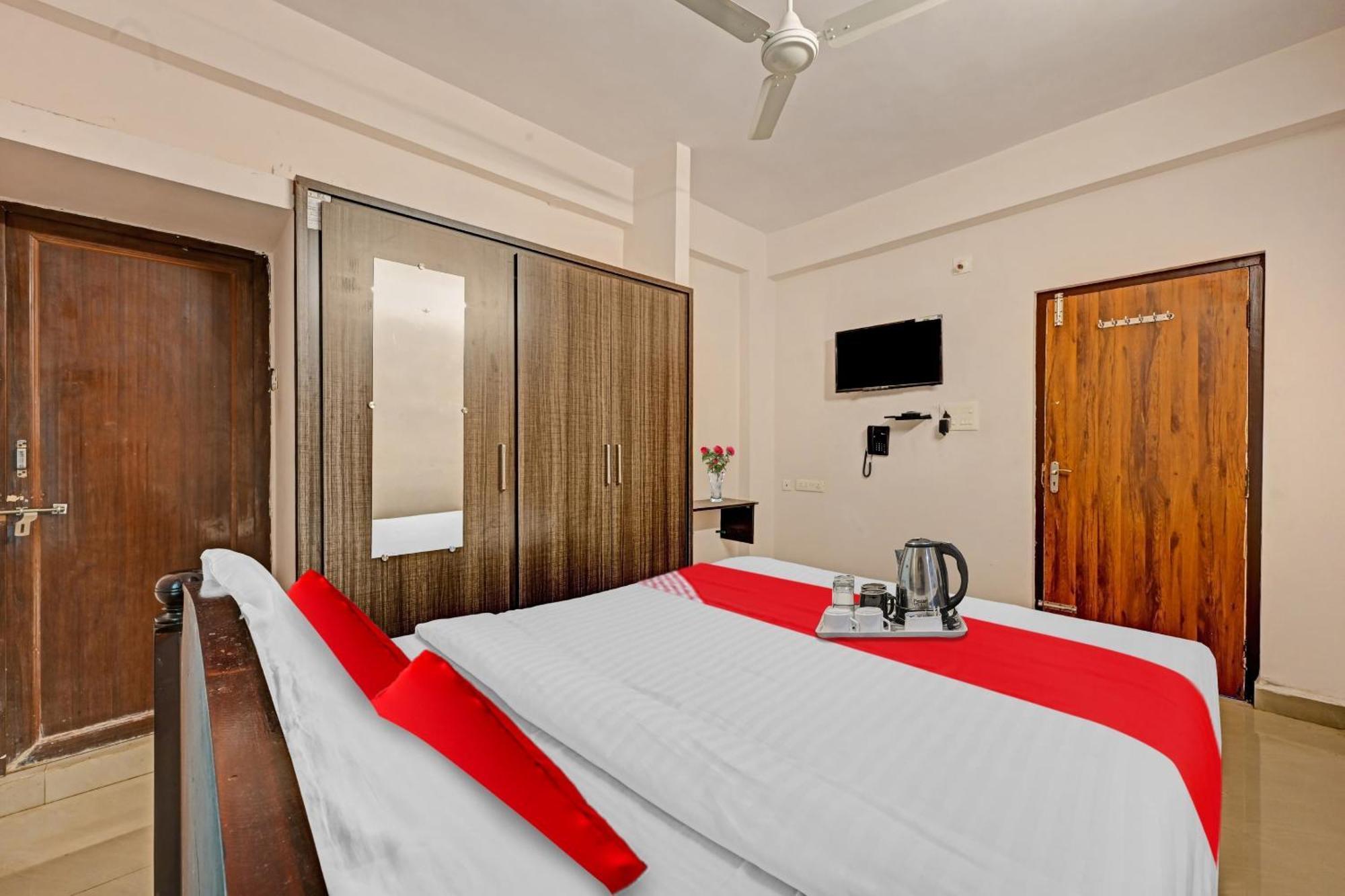 Hotel O Coastal Inn Luxury Service Apartments Kākināda Buitenkant foto