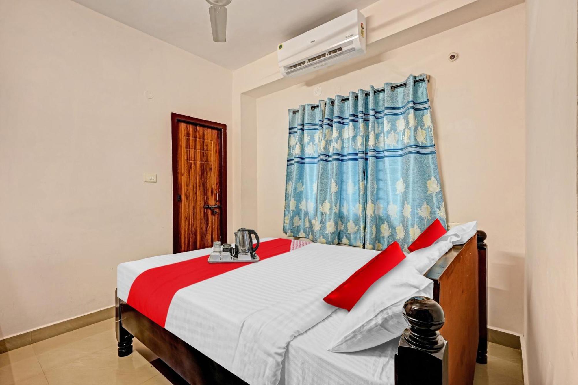 Hotel O Coastal Inn Luxury Service Apartments Kākināda Buitenkant foto