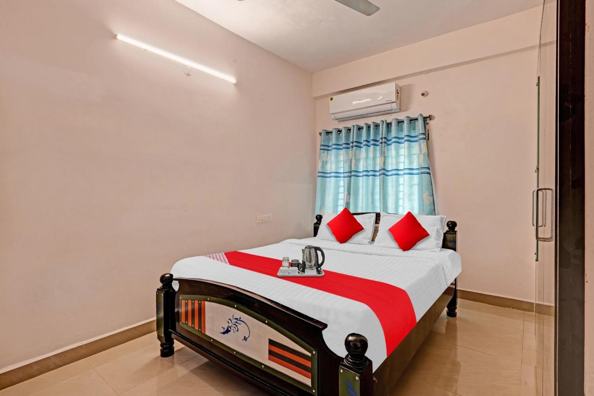 Hotel O Coastal Inn Luxury Service Apartments Kākināda Buitenkant foto