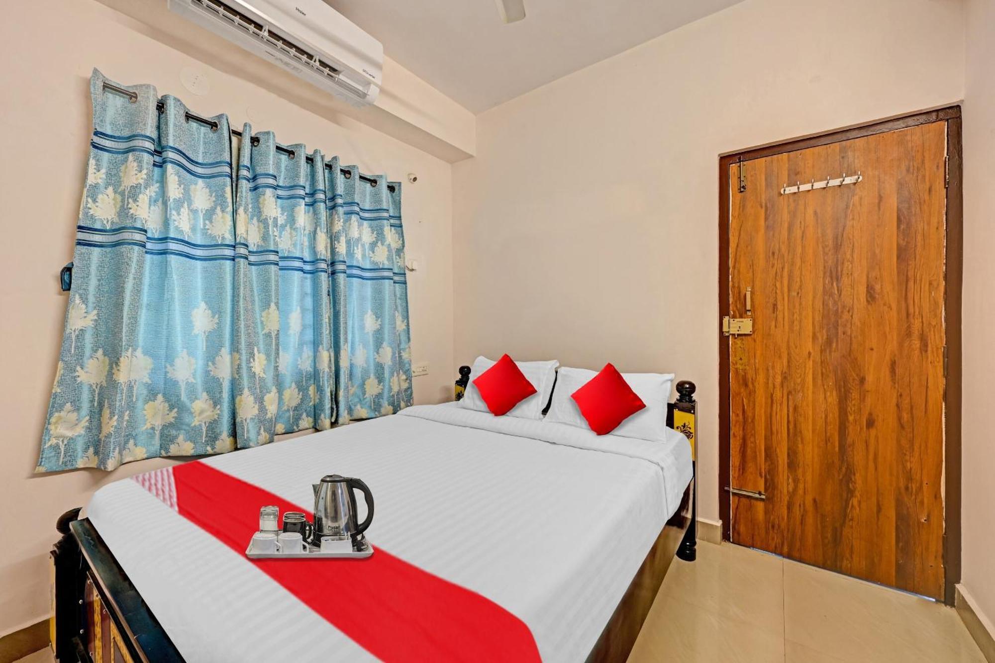 Hotel O Coastal Inn Luxury Service Apartments Kākināda Buitenkant foto