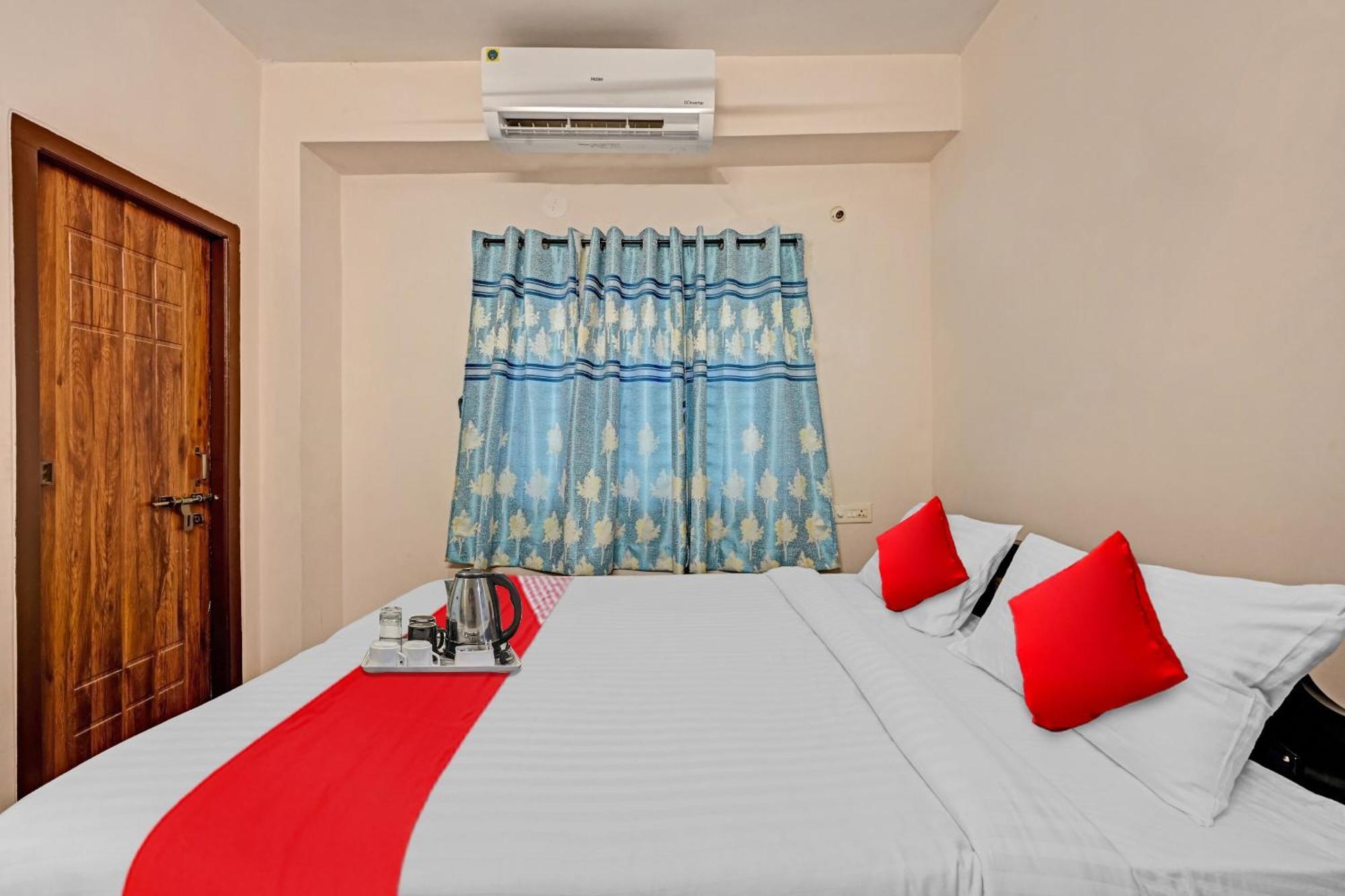 Hotel O Coastal Inn Luxury Service Apartments Kākināda Buitenkant foto