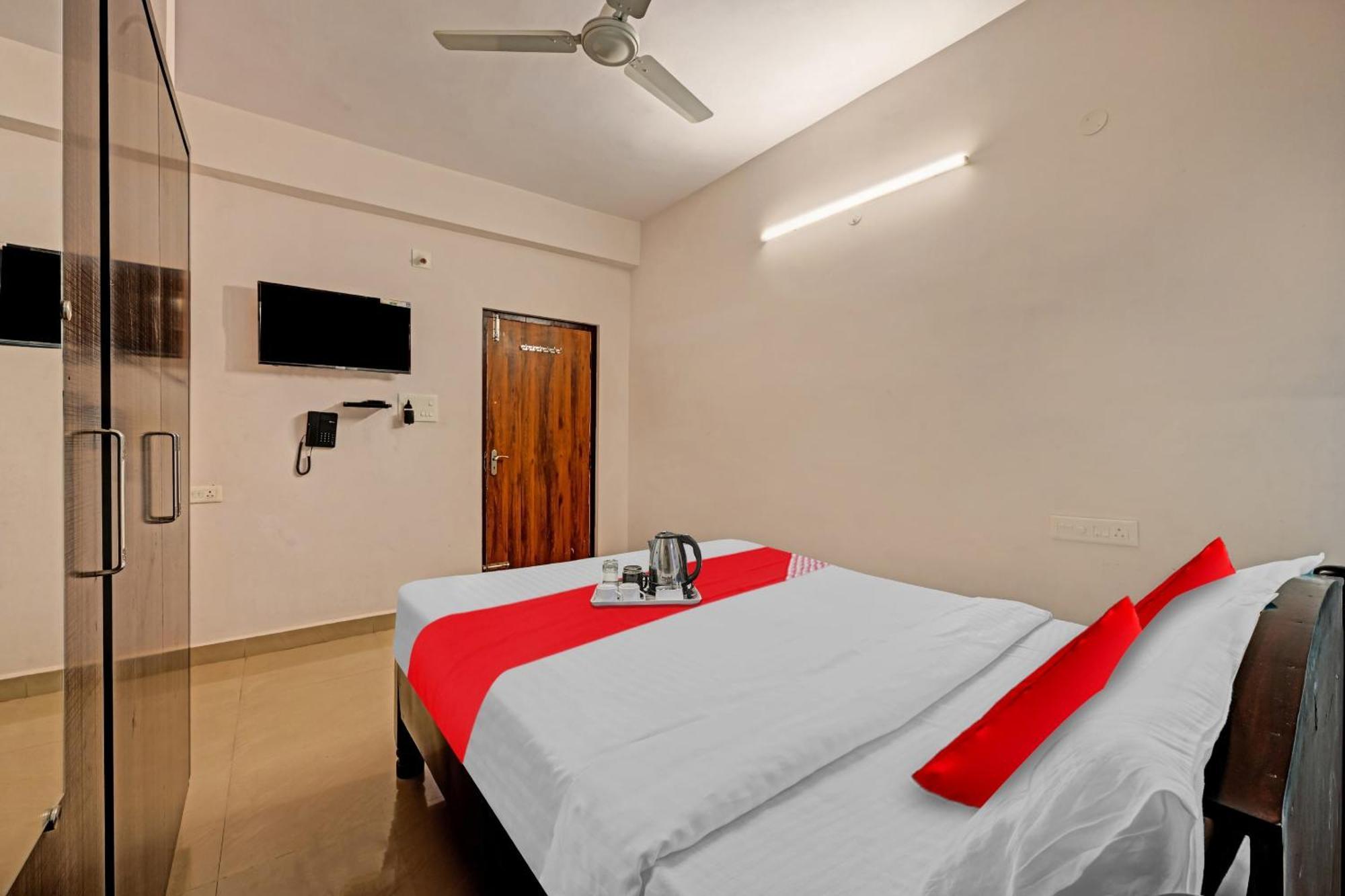 Hotel O Coastal Inn Luxury Service Apartments Kākināda Buitenkant foto