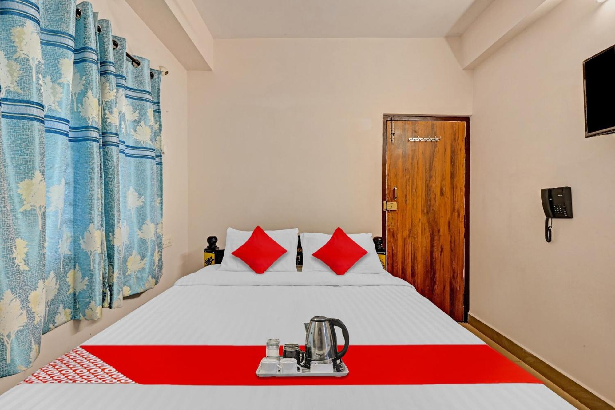 Hotel O Coastal Inn Luxury Service Apartments Kākināda Buitenkant foto